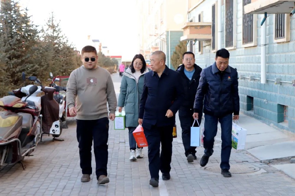 走訪慰問(wèn)送溫情，歲寒情深暖人心——前進(jìn)集團(tuán)董事長(zhǎng)馬志祥節(jié)前走訪慰問(wèn)老員工及員工親屬