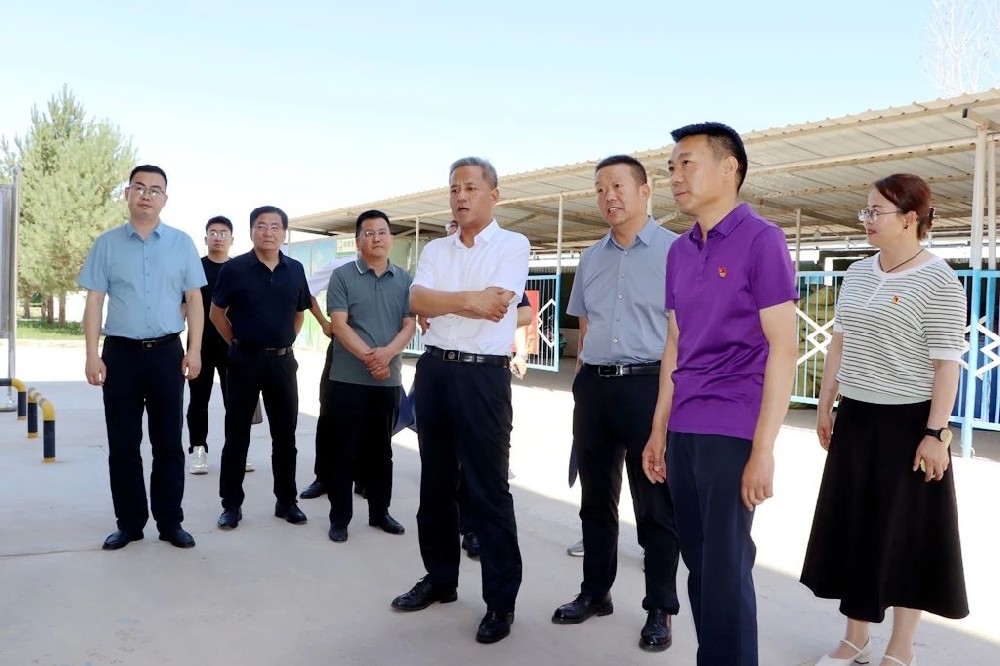市委社會(huì)工作部部長(zhǎng)、市委非公經(jīng)濟(jì)組織和社會(huì)組織工委書記劉永君到甘肅前進(jìn)集團(tuán)調(diào)研