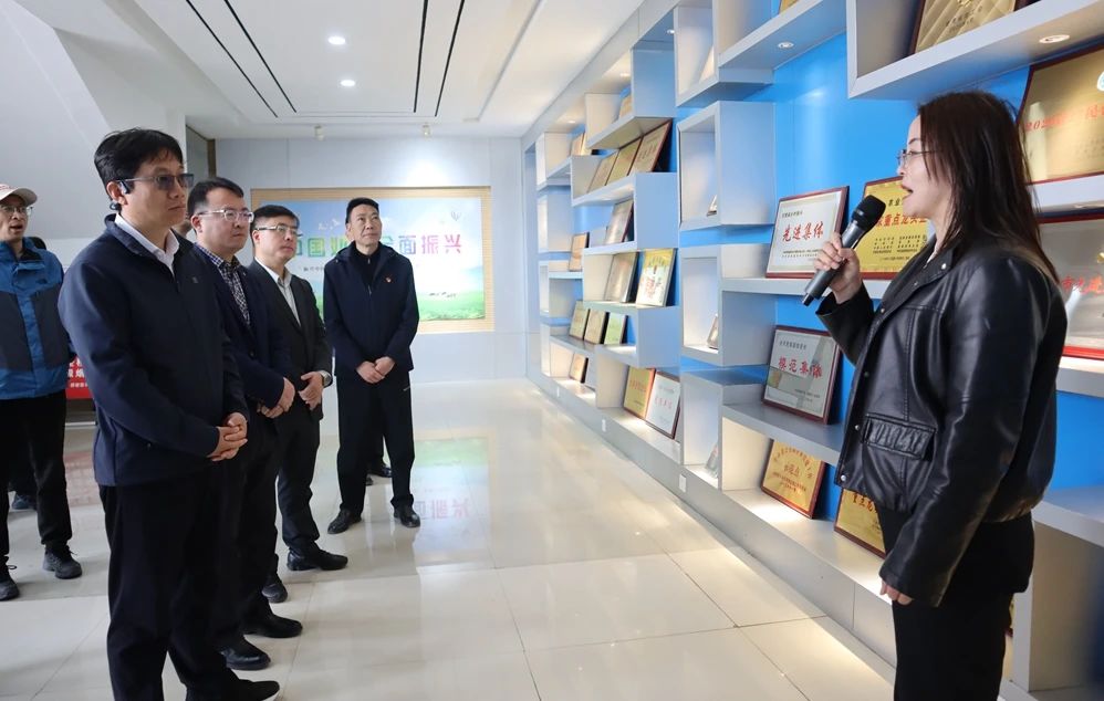 中組部第25批博士服務團到甘肅前進集團觀摩調研