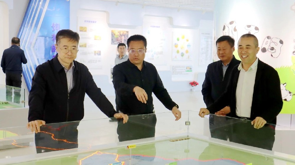 農(nóng)業(yè)農(nóng)村部科技發(fā)展中心黨委書記李巖一行到甘肅前進(jìn)集團(tuán)調(diào)研